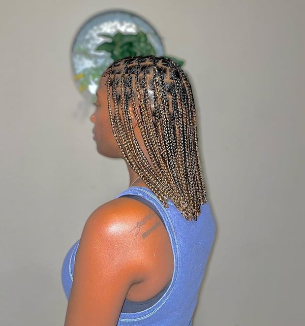 Shoulder-Length Mid-Sized Box Knotless Braids