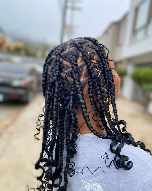 Traingle Short Knotless Braids with Curls
