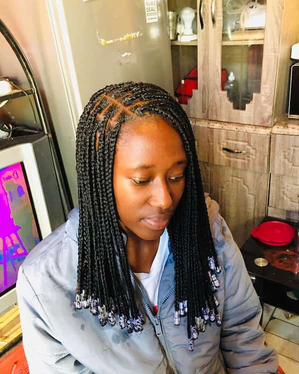 Short Box Knotless Braids with Beads