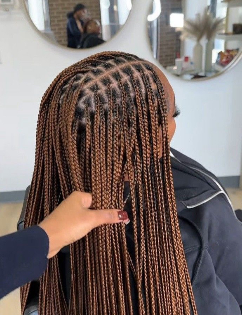 Toffee Brown Knotless Braids
